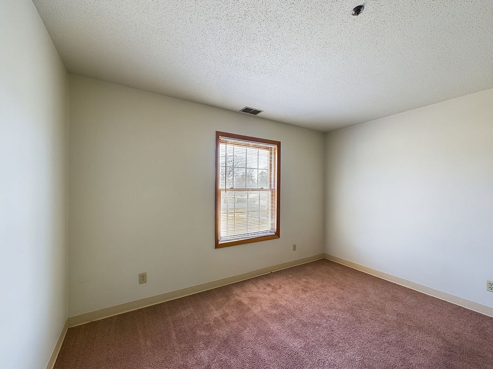 1st image of 551 N Dicks St APT 305