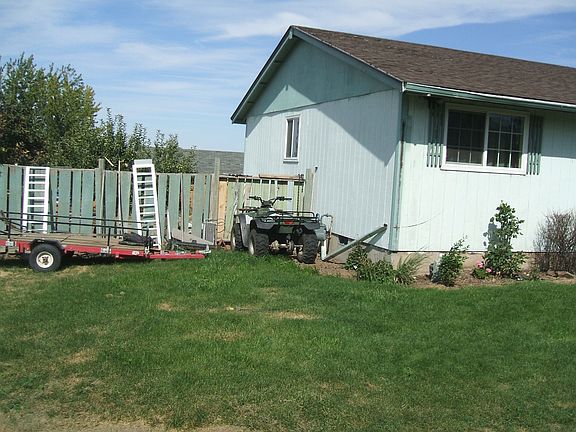 2nd image of Four Bedroom 2 Bath Home 706 Ne Gumwood