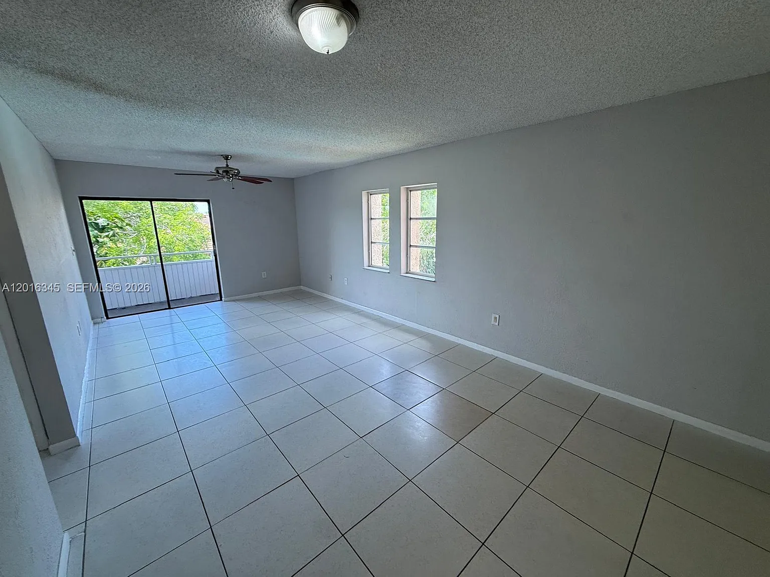 Lakeview Gardens At Miami — Photo 2