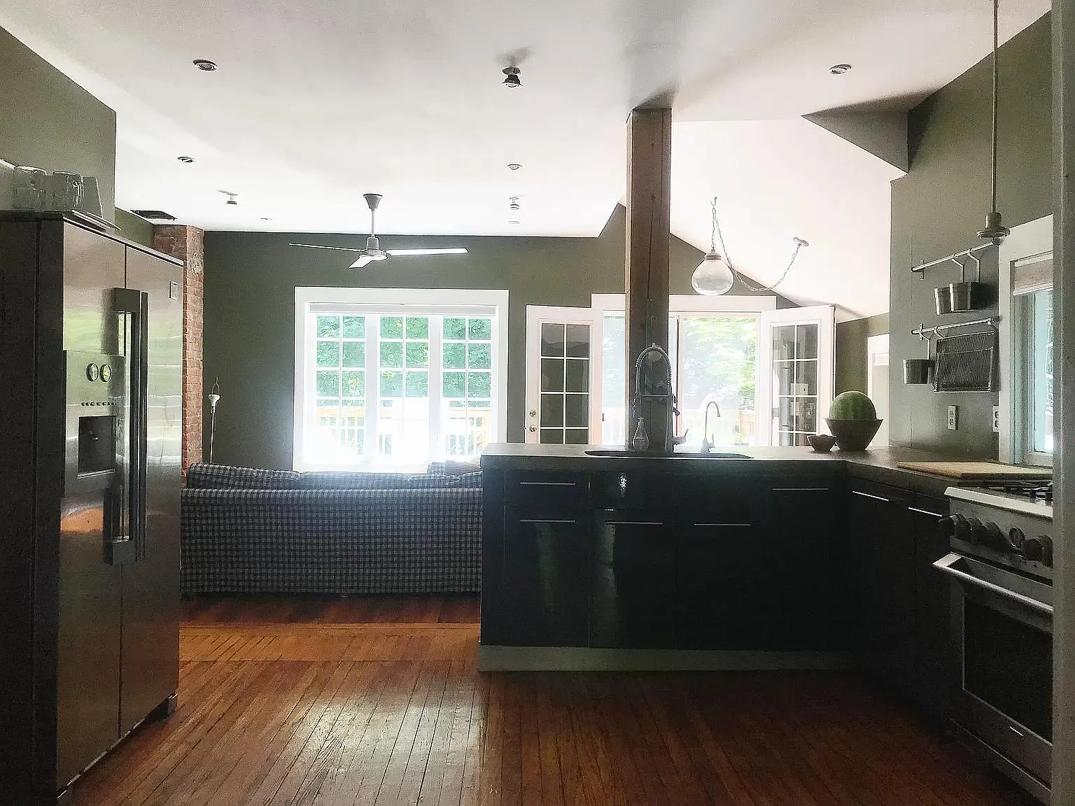 3 bed, 1350 sqft, $2,200 — Photo 4