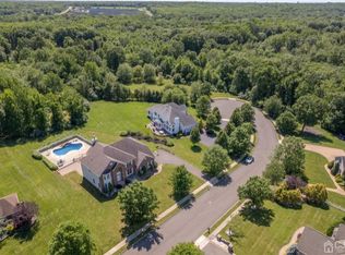 8 Dancer Ct, Monroe Township, NJ 08831