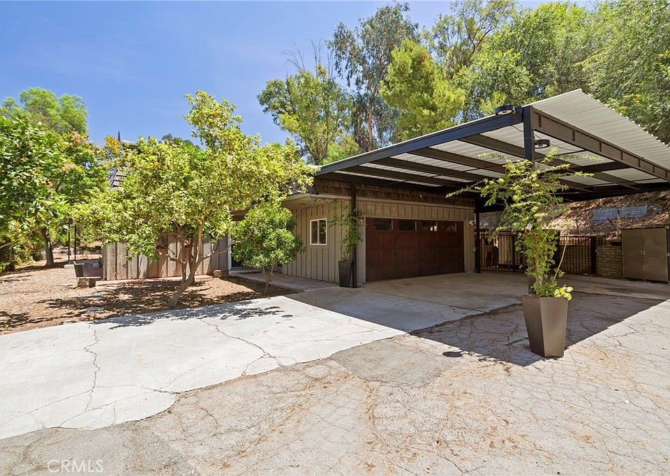 1st image of 23166 Glendora Dr