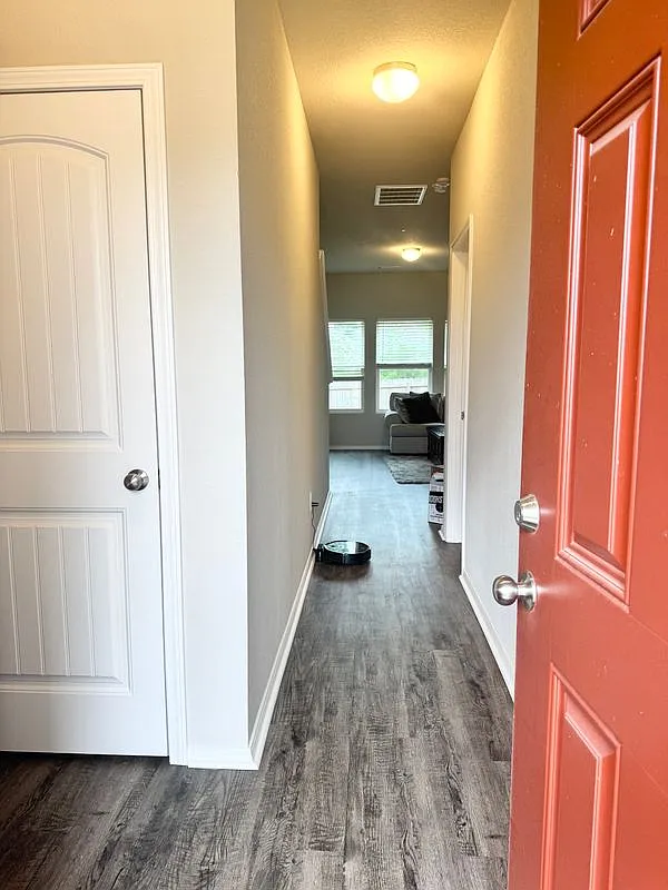 3 bed, 3.0 bath, 1722 sqft, $1,950 — Photo 2