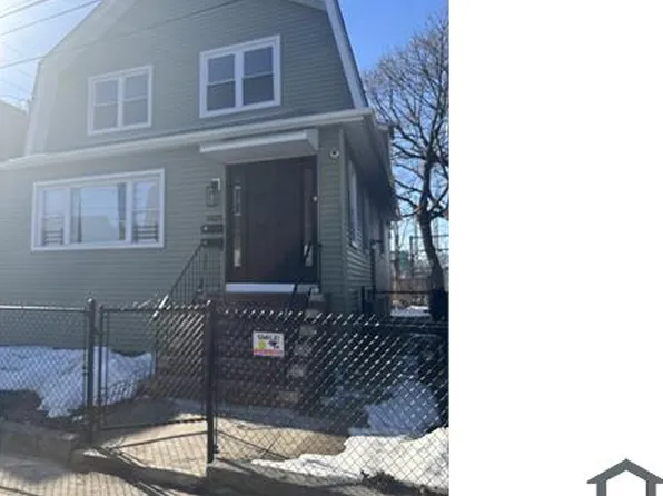 1425 Pearl St #1, Far Rockaway, NY 11691