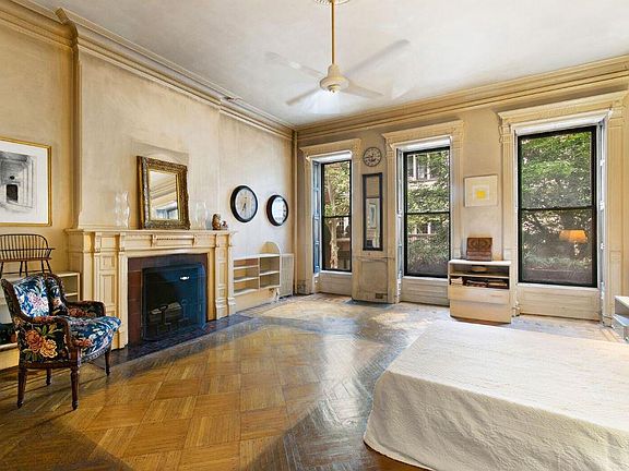 3rd image of 118 E 73rd St APT 3