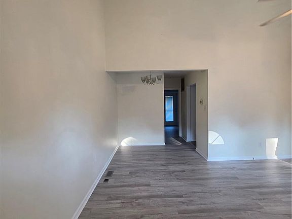 3rd image of 317 Clay St