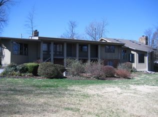33 Hillcrest Dr, Carbondale, IL 62901