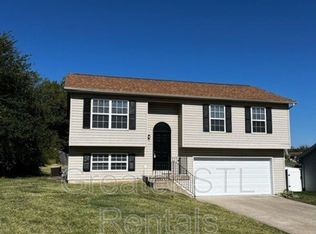 1286 Summergate Pkwy, Saint Peters, MO 63303
