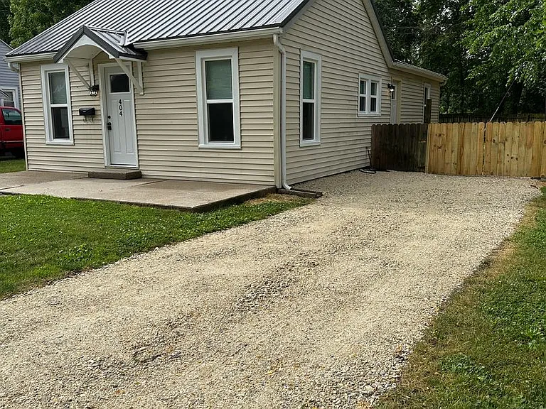 404 W Oakridge Ave — Photo 1