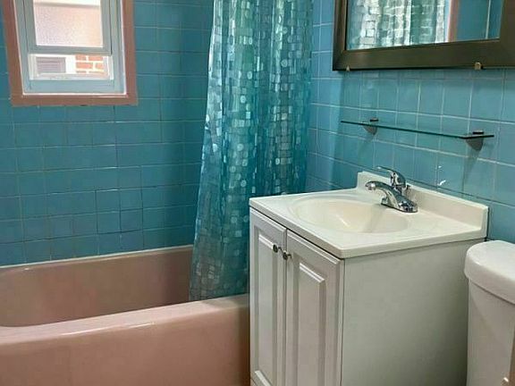 2nd image of 51-72 Manilla St #3