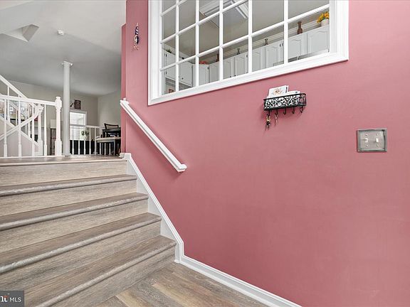 3rd image of 406 Ben Neuis Pl