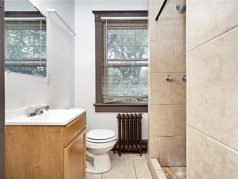 322 51st St #B — Photo 3