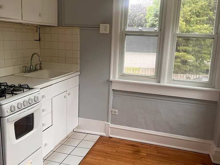 1153 Saint Johns Ave #F — Photo 4
