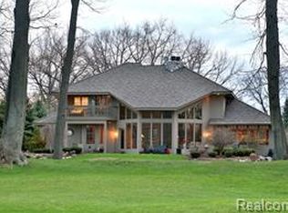 4295 Fairway Dr, Fort Gratiot, MI 48059