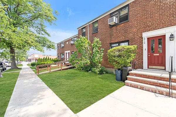 Sold by Keller Williams Realty Landmark | media 2