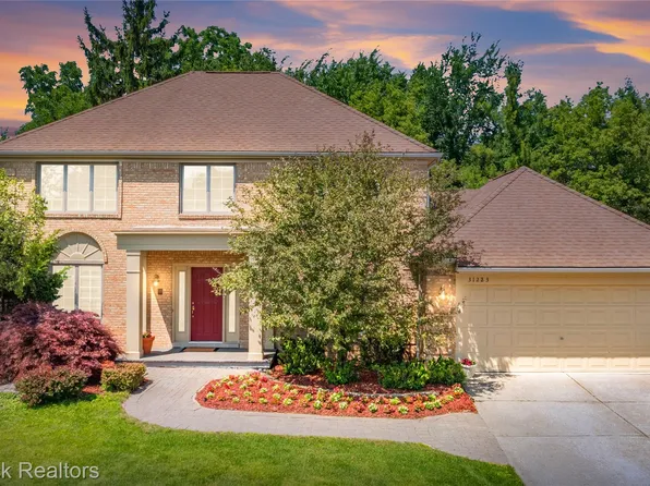 31223 Country Ridge Cir, Farmington Hills, MI 48331