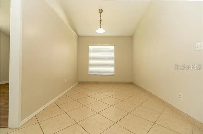 3 bed, 2.0 bath, 1642 sqft, $2,300 — Photo 3
