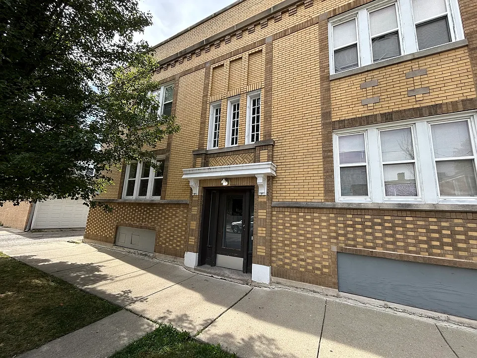 3018 N Karlov Ave #2