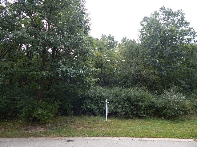 1st image of 3896 Carlisle Dr