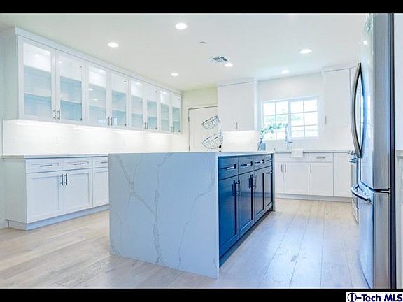 4th image of 1901 N Hollywood Way #1