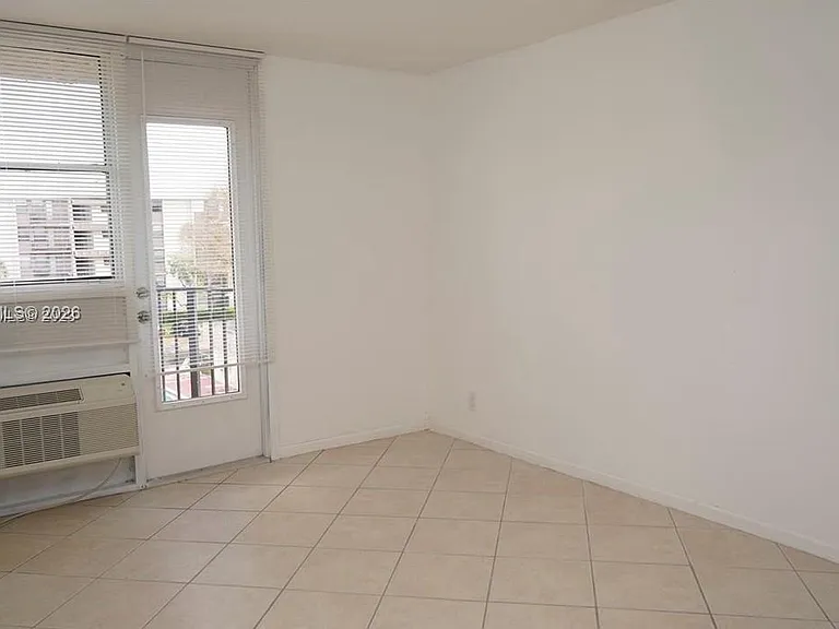 2771 Riverside Dr #405A — Photo 9