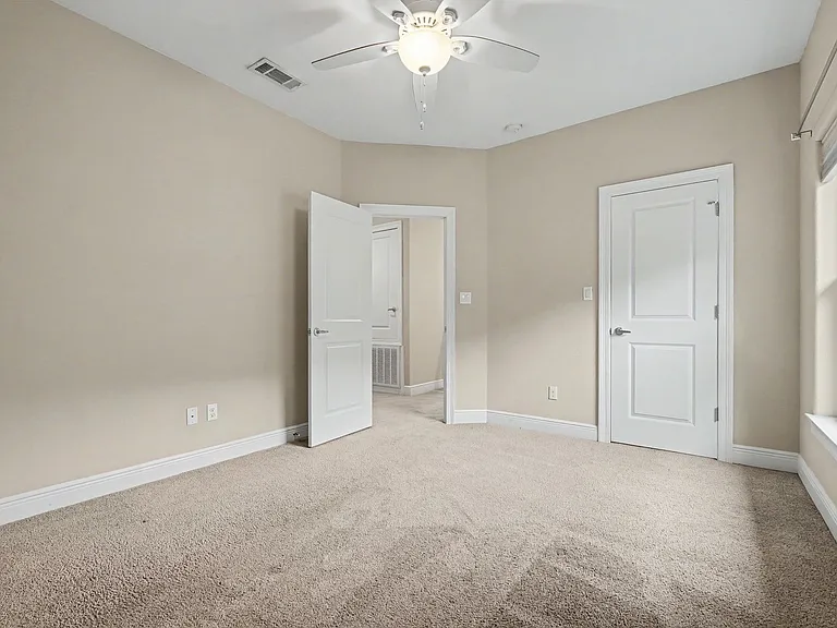 490 Soundview Ct — Photo 38