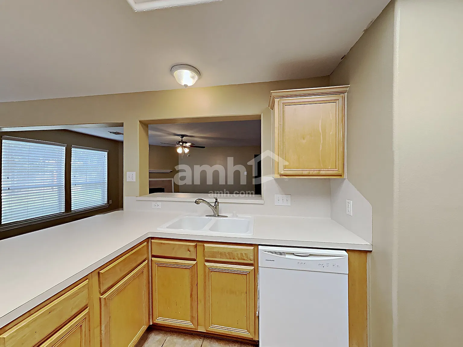 4 bed, 2.5 bath, 2119 sqft, $2,395 — Photo 4