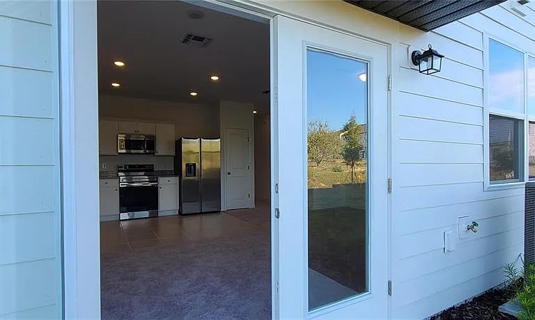 393 Madison Dr — Photo 14
