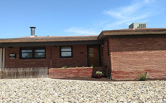 3rd image of 2502 Redbud Ave