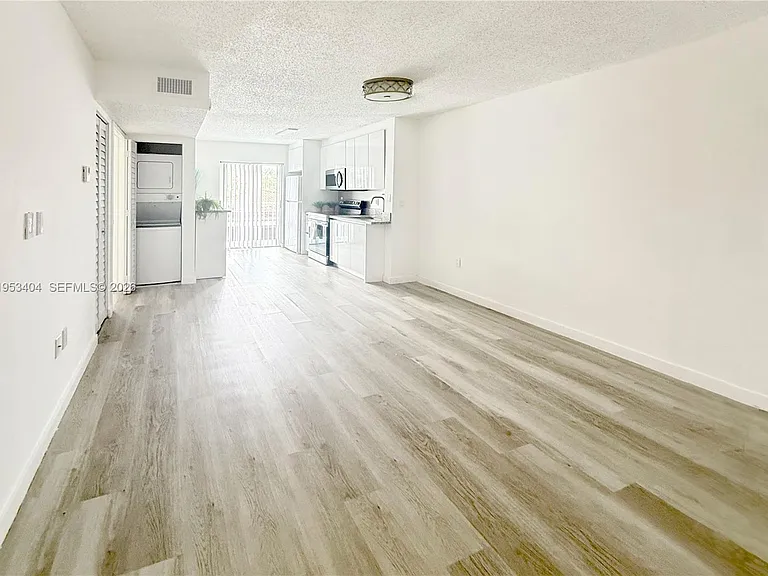 2575 SW 27th Ave #210 — Photo 2