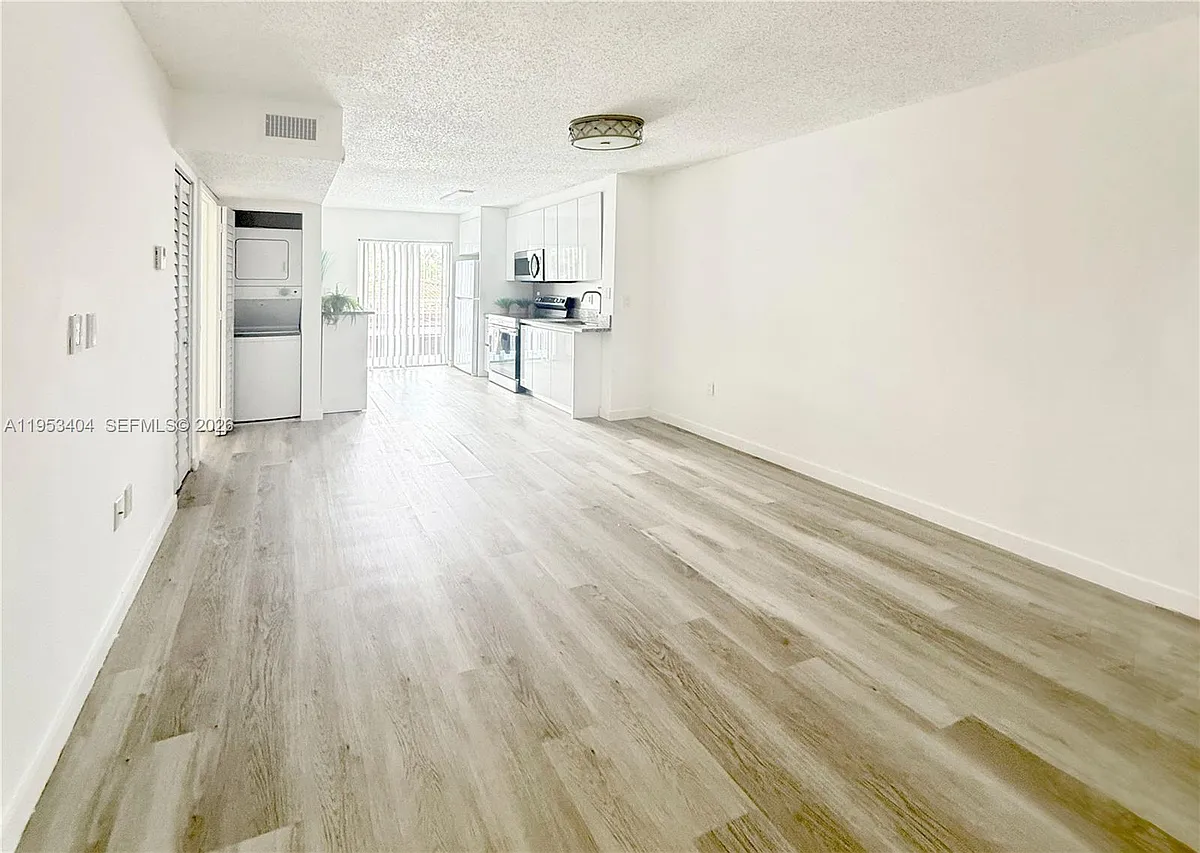 Building Photo - 2575 SW 27th Ave #210