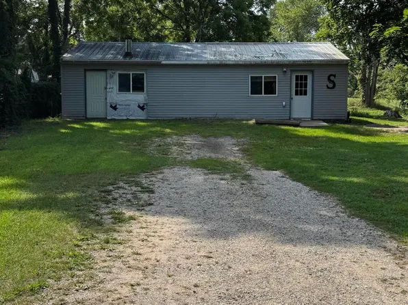 12116 Black Creek St, Gowen, MI 49326