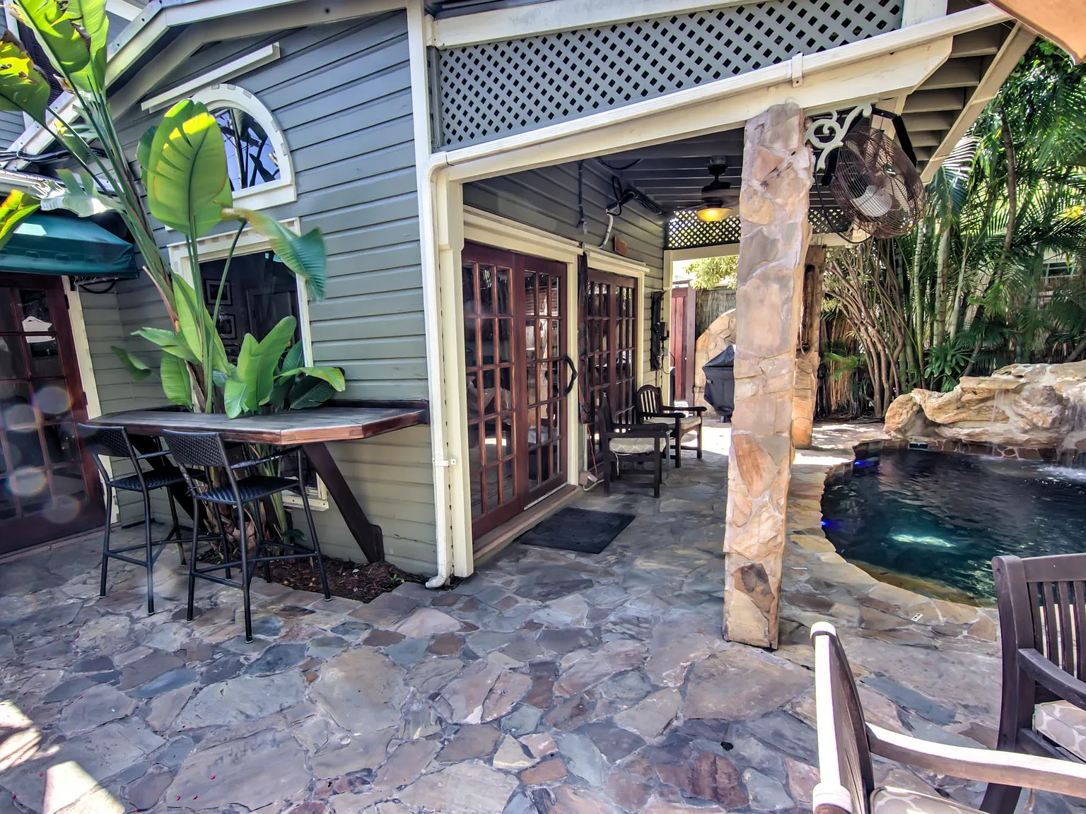 2 bed, 1.5 bath, 1000 sqft, $7,900 — Photo 4
