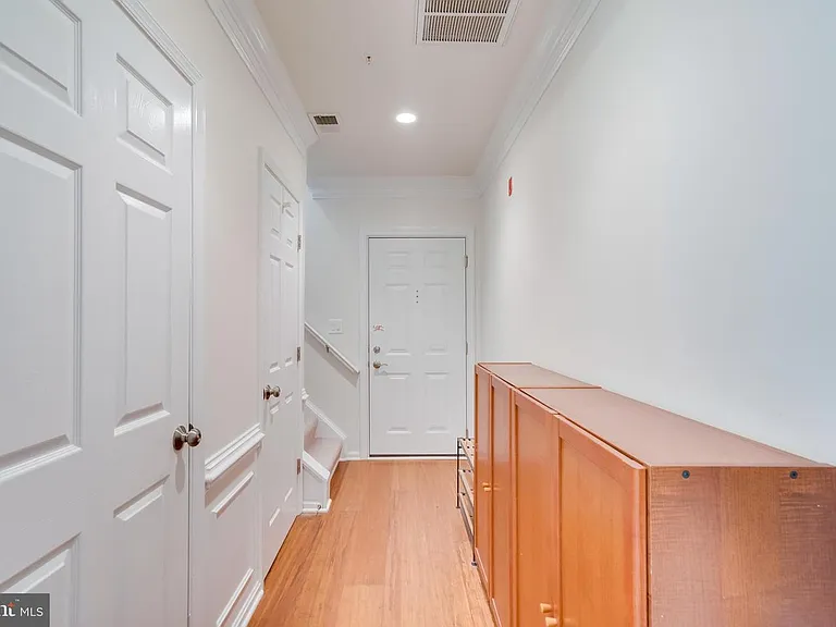 7046 Falls Reach Dr #304 — Photo 4