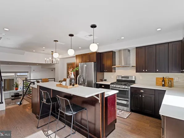 418 Wallace St, Philadelphia, PA 19123