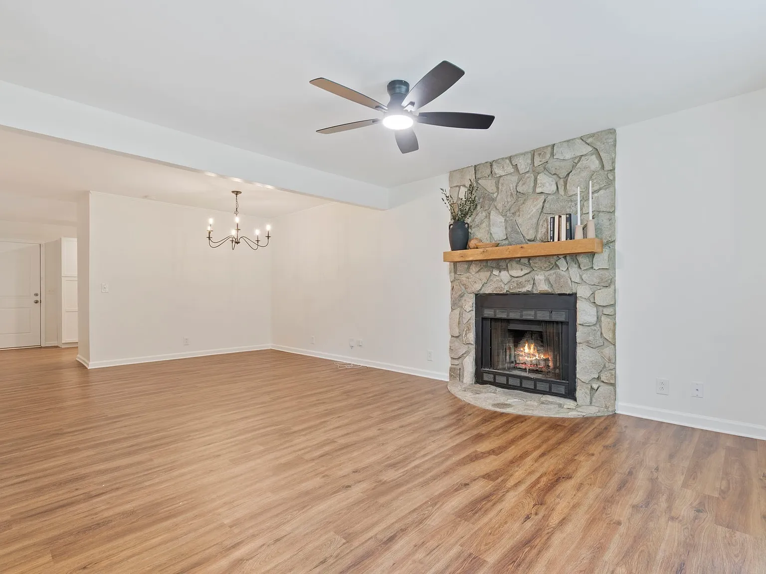 2 bed, 1.5 bath, 1270 sqft, $1,875 — Photo 4