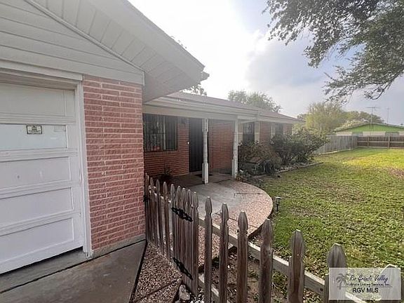 2nd image of 814 S Palm Court Dr
