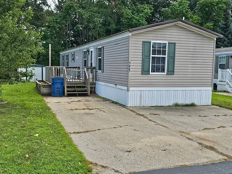 Norton Shores — Photo 16