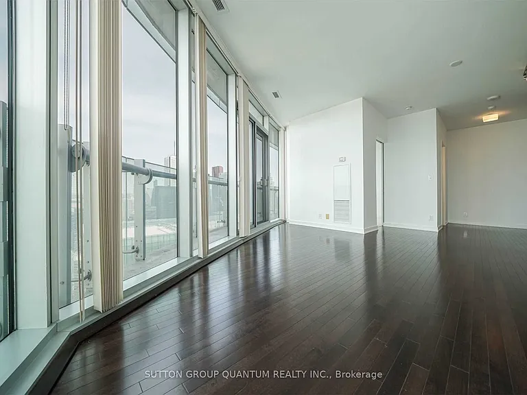 12 York St #5207 — Photo 7