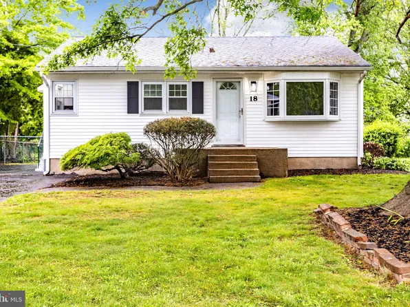 18 Renee Ct, Lawrence Township, NJ 08648