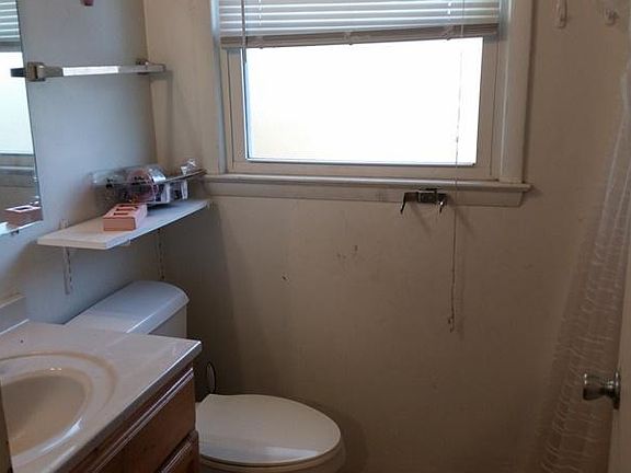 5th image of 4827 38th Ave #4829