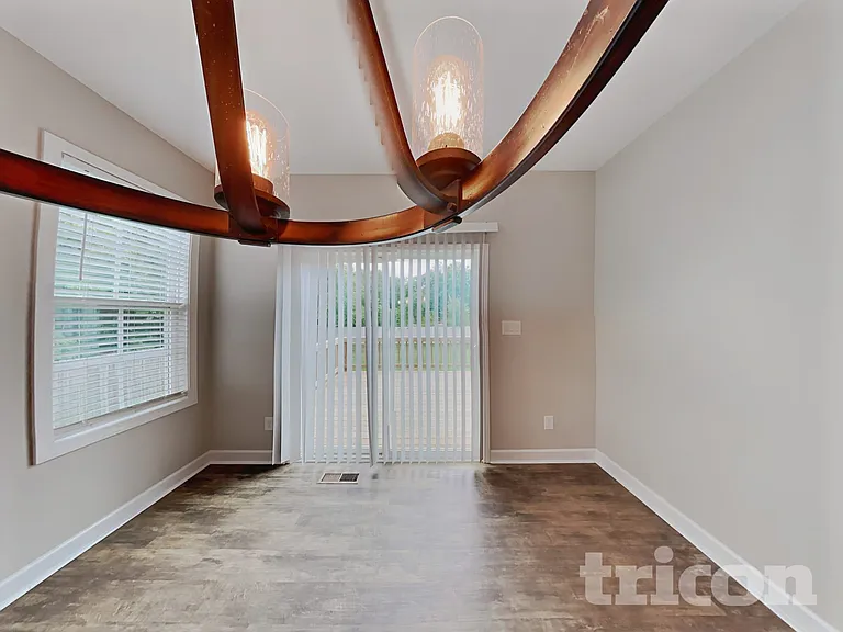 111 Cottage Ct — Photo 5