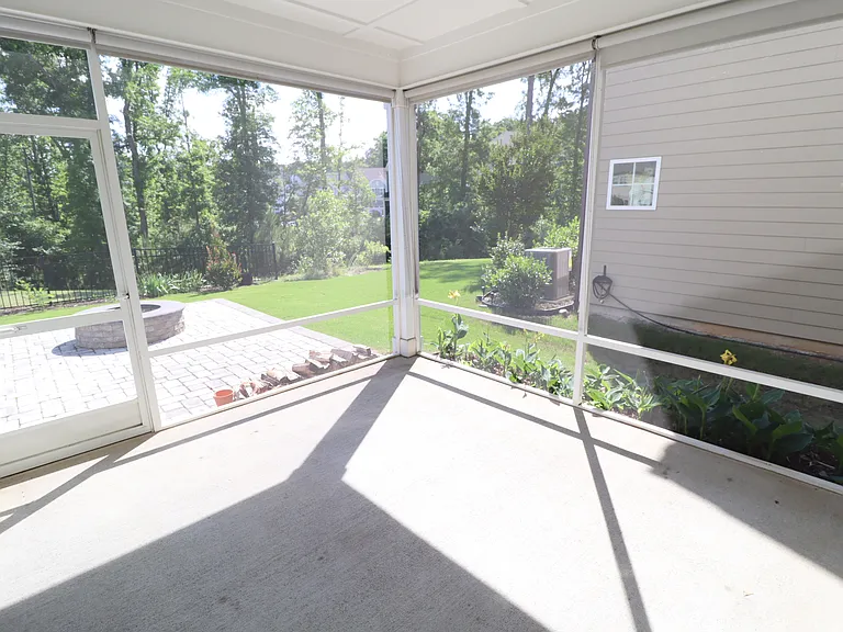 2936 Baronial St — Photo 22