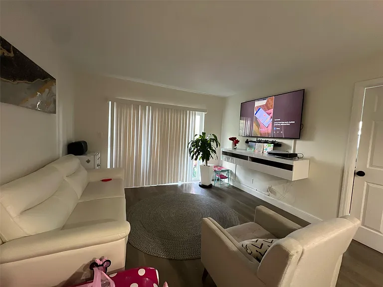 1061 NW 45th St #8 — Photo 6