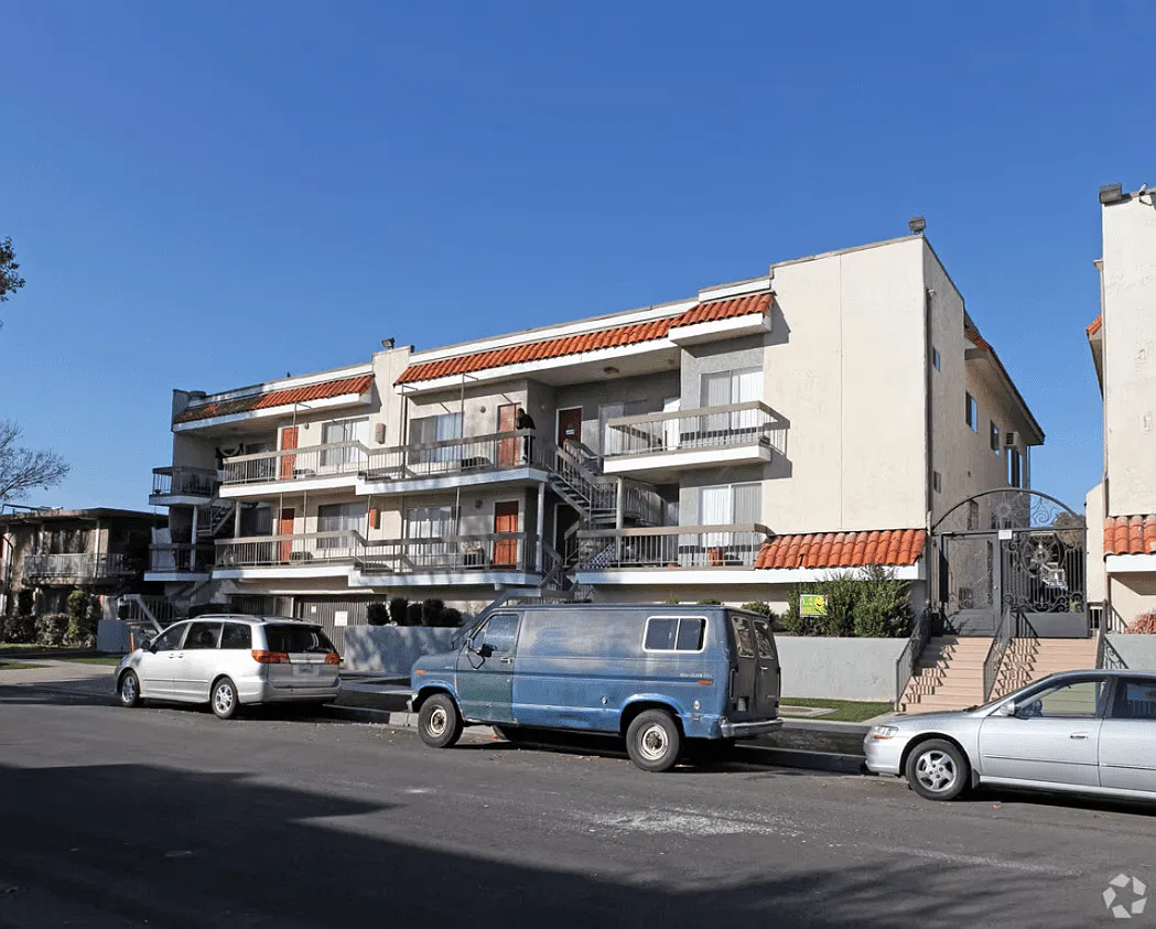 Saticoy Gardens — Photo 3