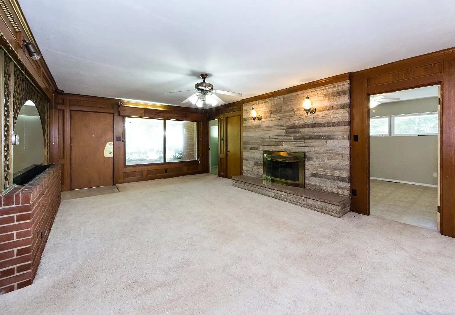 3 bed, 2.0 bath, 2295 sqft, $2,295 — Photo 3
