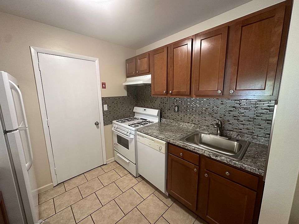 1st image of 215 Concord Ln #215