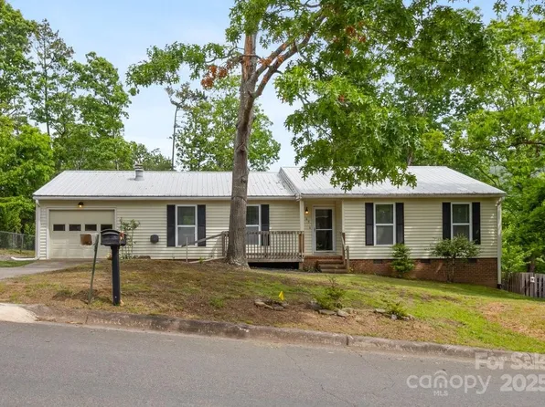 65 Knoll Ridge Dr, Asheville, NC 28804