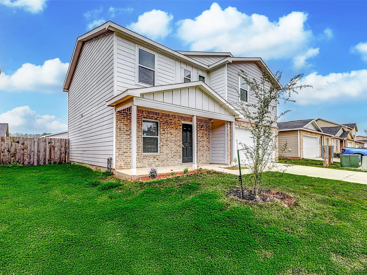 4 bed, 2.5 bath, 2096 sqft, $2,100 — Photo 1