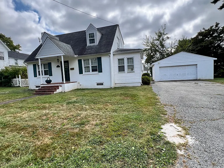 306 Park Cir — Photo 1